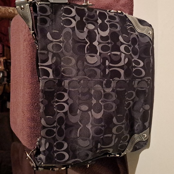 Authentic Coach handbag - Picture 2 of 10